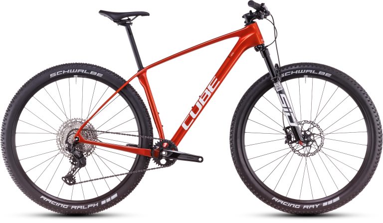 Cube Reaction C:62 Pro 2025, VTT semi-rigide carbone de cross-country, vue de profil