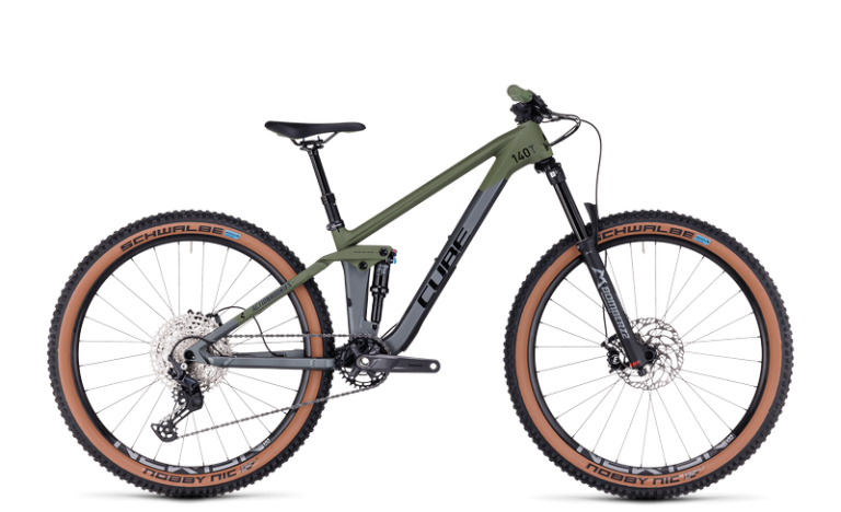 Cube Stereo 140 HPC Rookie 2024, VTT tout-suspendu de trail coloris flashgrey´n´olive, vue de profil