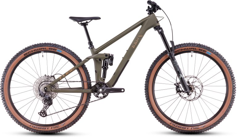 Cube Stereo HPC Rookie ONE44 2025, VTT junior tout-suspendu carbone coloris dustyolive´n´gold, vue de profil