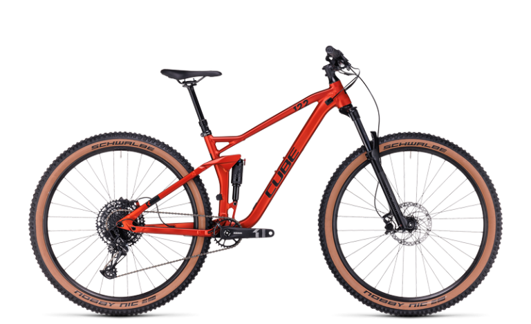 Cube Stereo ONE22 Pro 2024 orange et noir, VTT tout-suspendu de trail à cadre aluminium, vue de profil