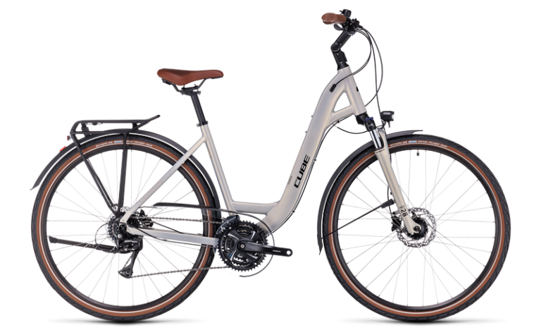 Cube Touring Pro 2024 gris perle, vélo de trekking à cadre bas, vue de profil