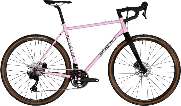 Motobécane 1923-73 Team Champion Gent GRX400 2026 rose brillant, gravel acier, vue de profil
