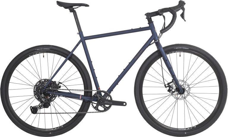 Motobecane 1976-26 TR3 1x10 2026, vélo de trekking acier bleu mat, vue de profil