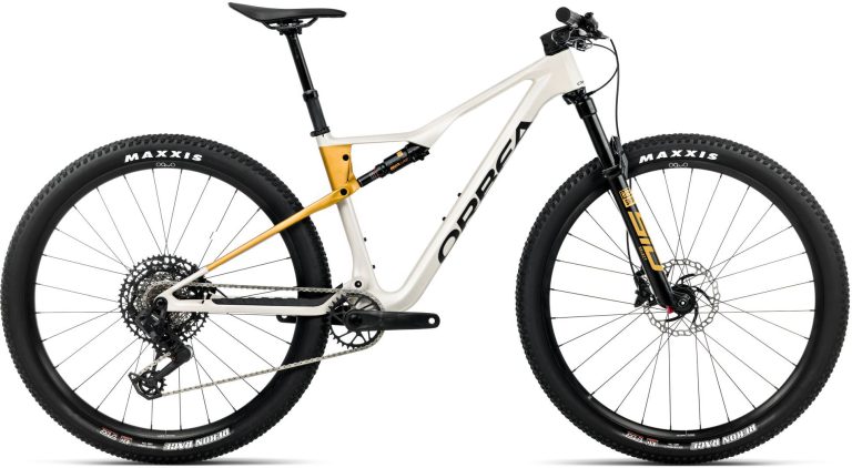 Orbea Oiz M21 2026, VTT de cross-country tout-suspendu carbone, vue de profil