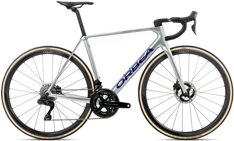 Orbea Orca M10iLTD PWR 2026, vélo de route carbone en Dura-Ace Di2, vue de profil