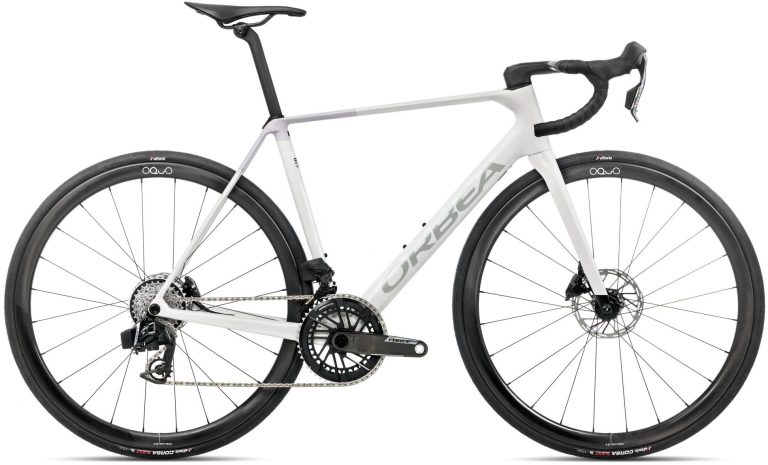 Orbea Orca M21eTEAM 2026, vélo de route de course en carbone OMR, vue de profil