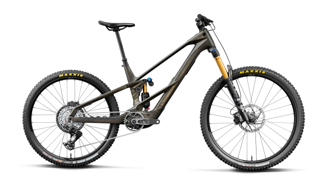 Orbea Wild/M LT M-Team RS 2027, VTT à assistance électrique tout-suspendu en carbone, vue de profil