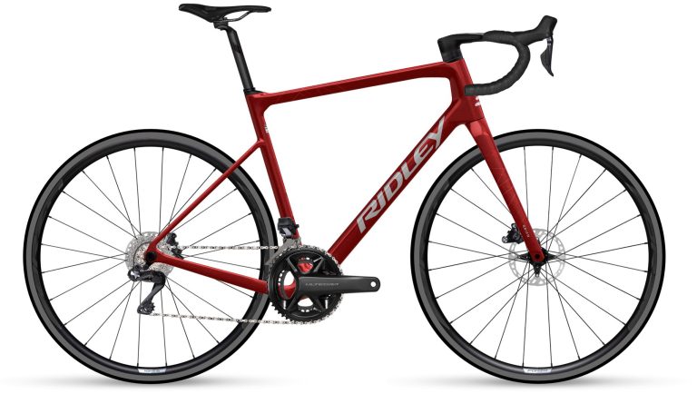Ridley Grifn Road, vélo de route carbone à roues ZIPP 303S, vue de profil