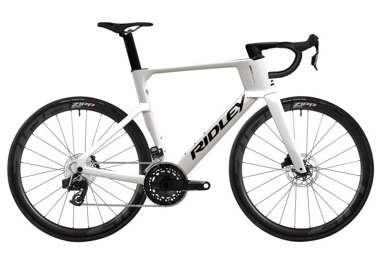 Ridley Noah 3.0 SRAM Force AXS, vélo de route aéro carbone à roues Zipp, vue de profil