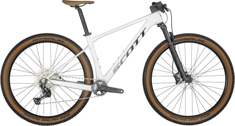 Scott Scale 930 blanc, VTT hardtail de cross-country à cadre carbone, vue de profil
