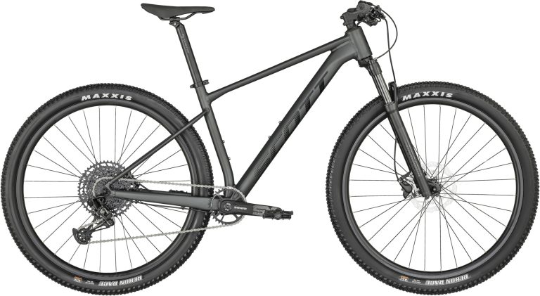 Scott Scale 970 2024, VTT semi-rigide de cross-country aluminium gris, vue de profil