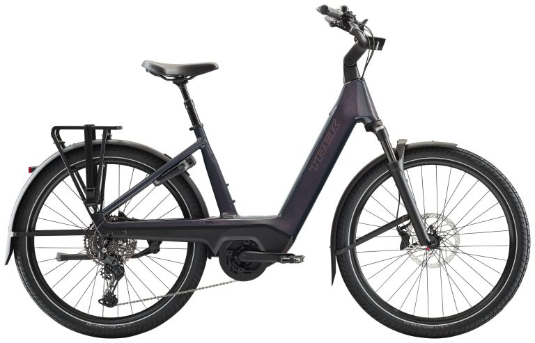 Trek Charter+ 5 540 Wh Lowstep 2027, vélo de ville à assistance électrique à cadre bas, vue de profil
