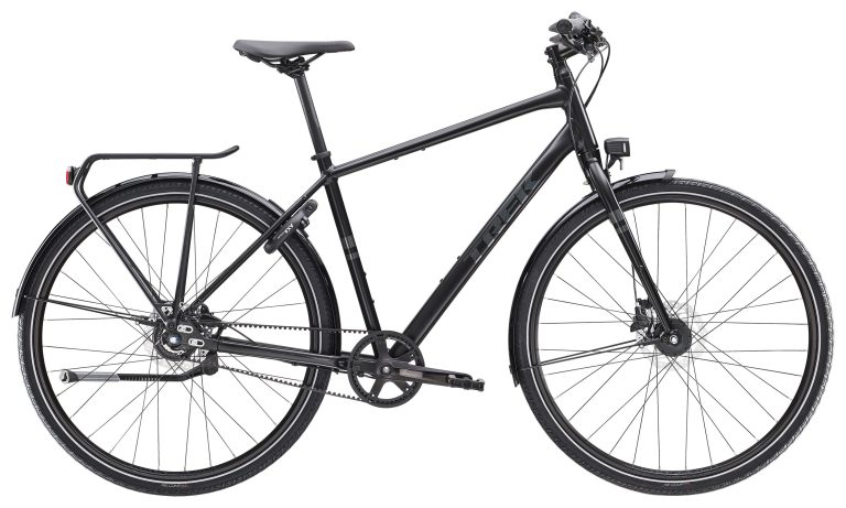 Trek District 4 Equipped 2024, vélo de ville noir satiné à courroie Gates CDX, vue de profil