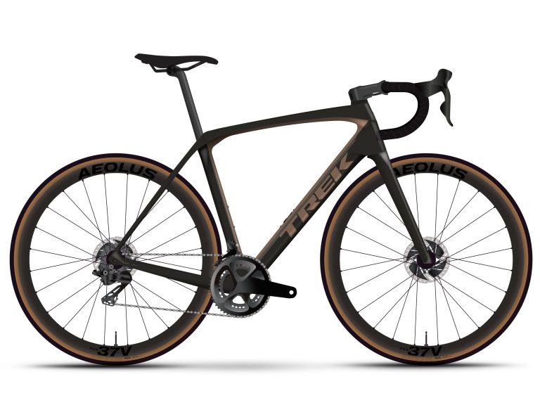 Trek Domane SL 7 4e génération 2025, vélo de route endurance carbone noir, vue de profil