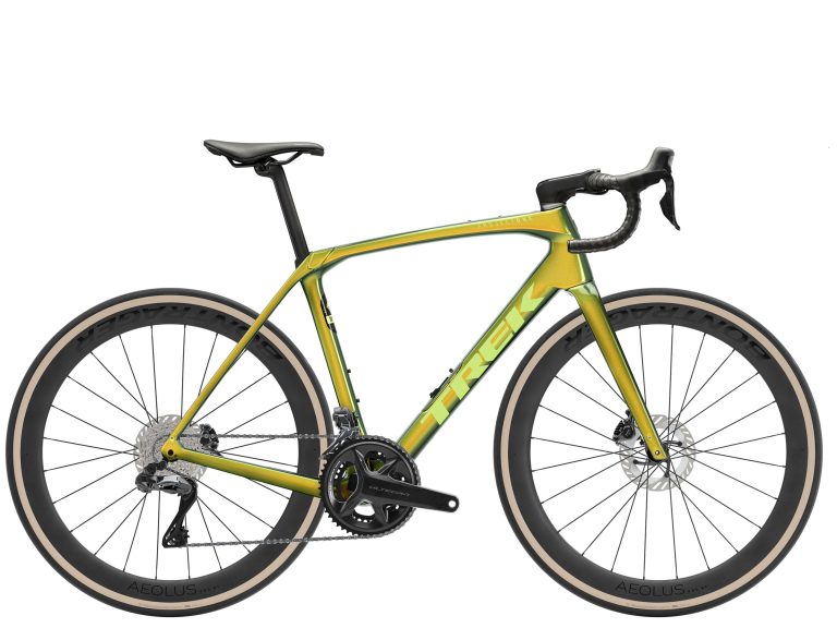 Trek Domane SLR 7 4e génération 2026, vélo de route carbone à cintre aéro, vue de profil