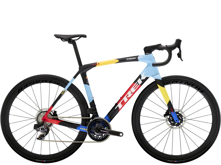 Trek Domane SLR 7 Gen 4 AXS 2025, vélo de route carbone à cassette 10-33, vue de profil