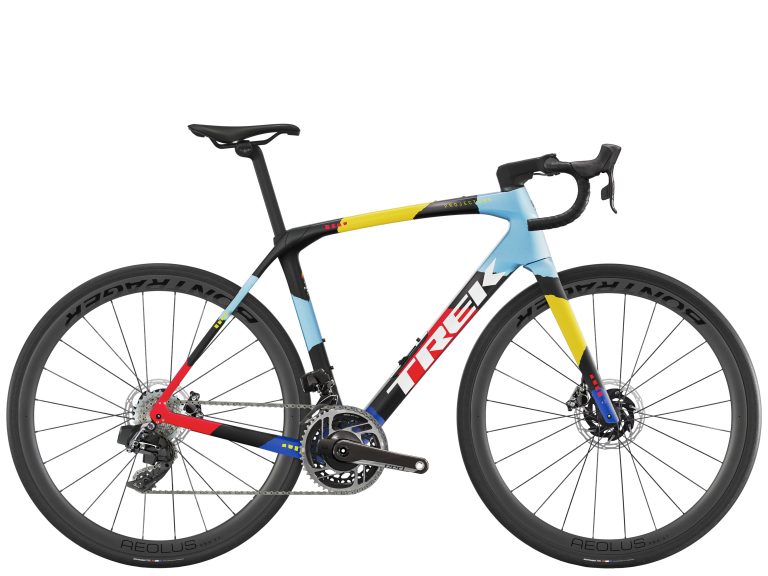 Trek Domane SLR 8 AXS 2025, vélo de route d’endurance à cadre carbone, vue de profil