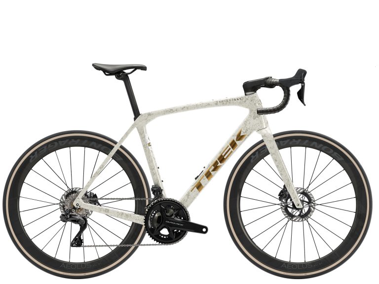Trek Domane SLR 9 quatrième génération 2026, vélo de route endurance carbone, vue de profil