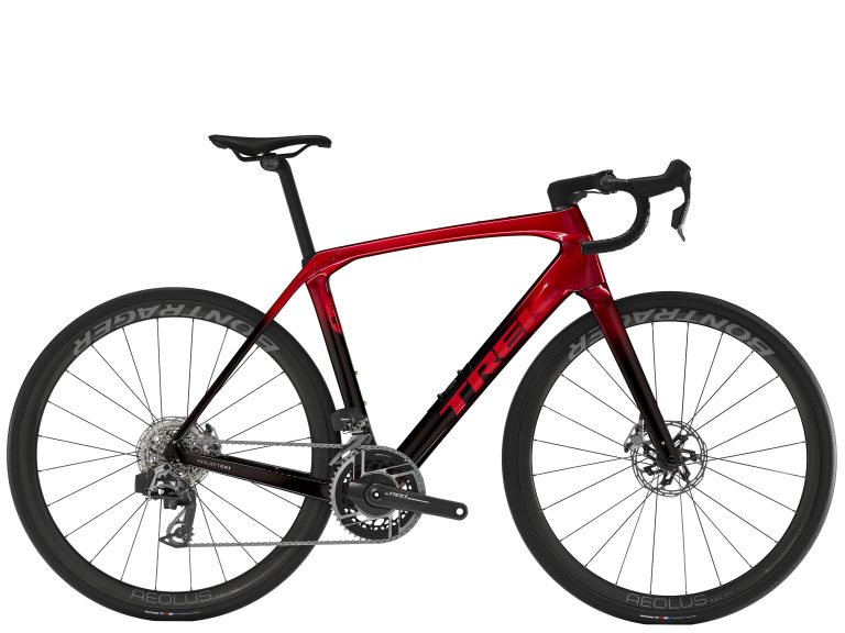 Trek Domane SLR 9 AXS 4e génération 2025, vélo de route carbone à groupe SRAM RED, vue de profil