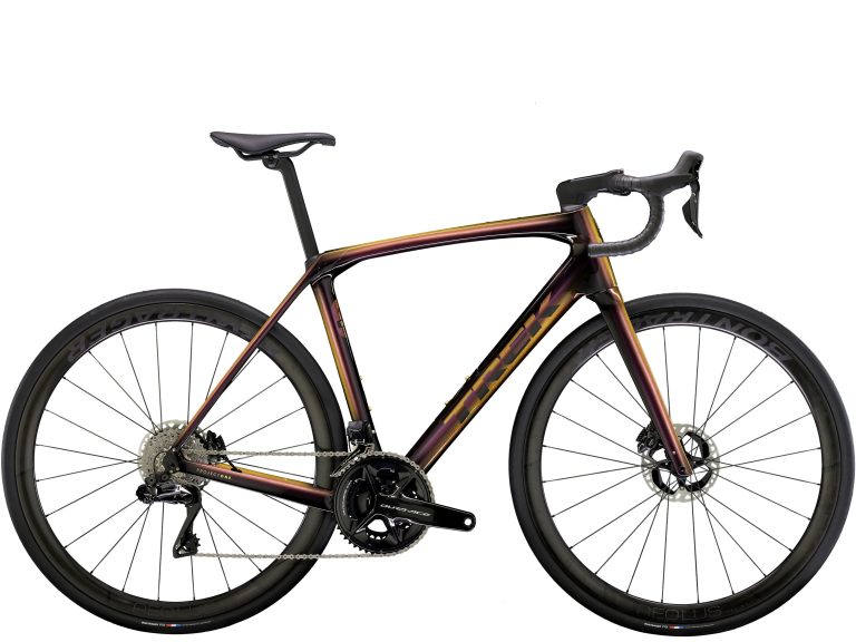 Trek Domane SLR 9 Gen 4 2025, vélo de route carbone léger à groupe Dura-Ace Di2, vue de profil