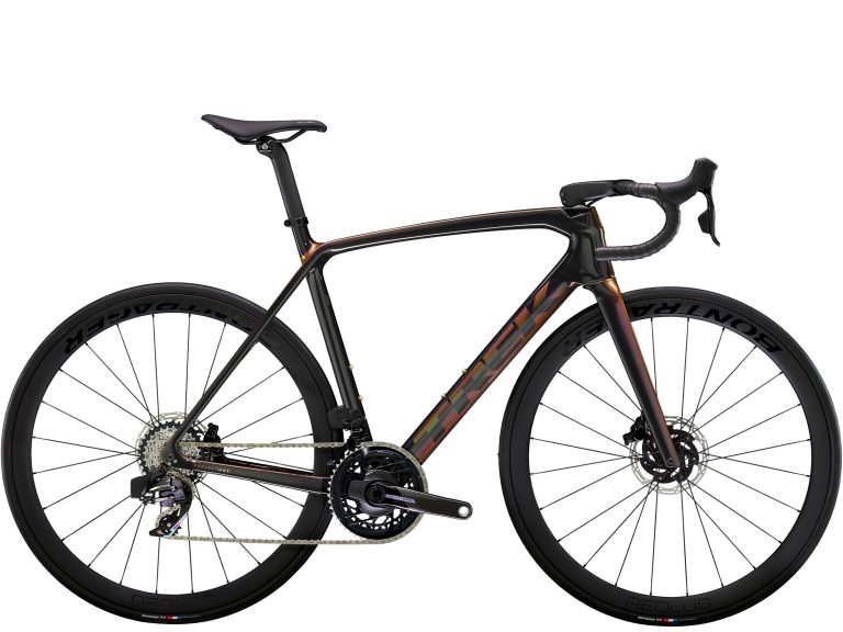 Trek Emonda SLR 7 AXS 2024, vélo de route carbone léger à groupe SRAM, vue de profil