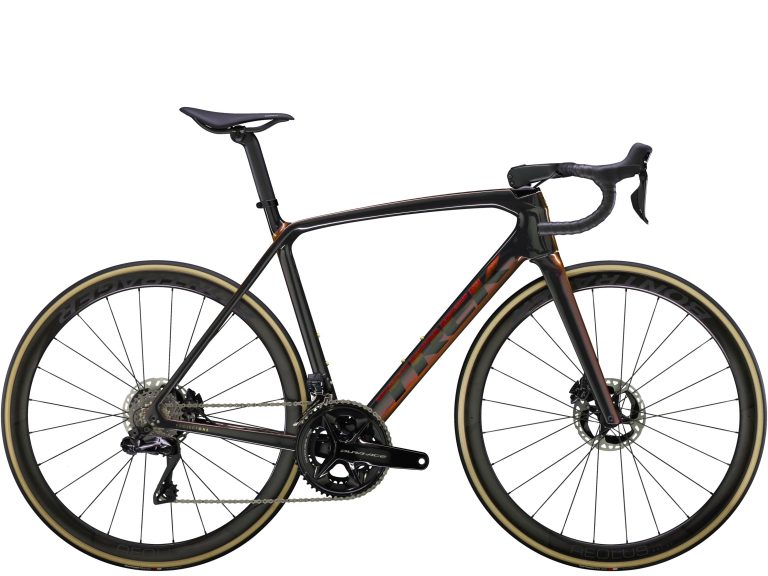 Trek Emonda SLR 9 2024, vélo de route carbone à groupe Dura-Ace Di2, vue de profil