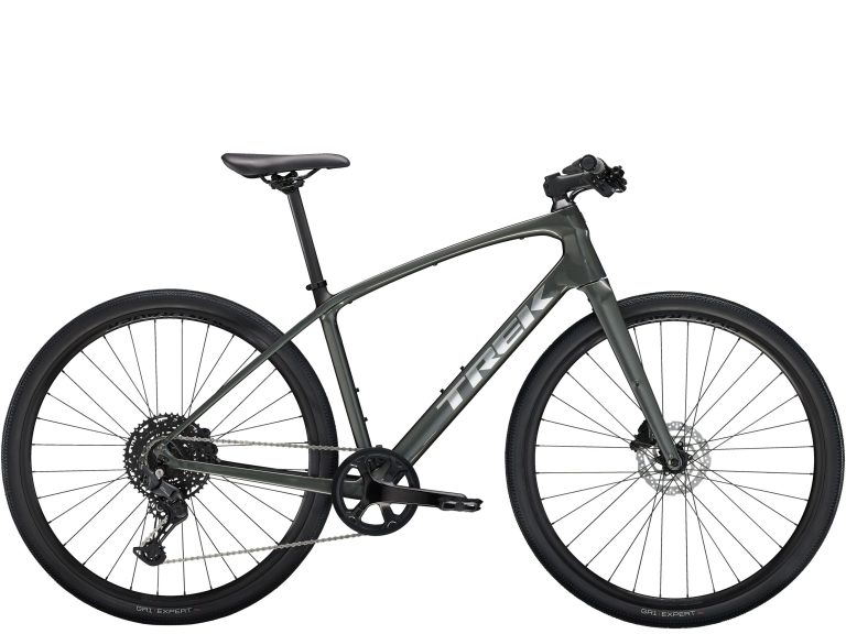 Trek FX Sport 4 2024, vélo à cintre plat en carbone à freins à disque, vue de profil