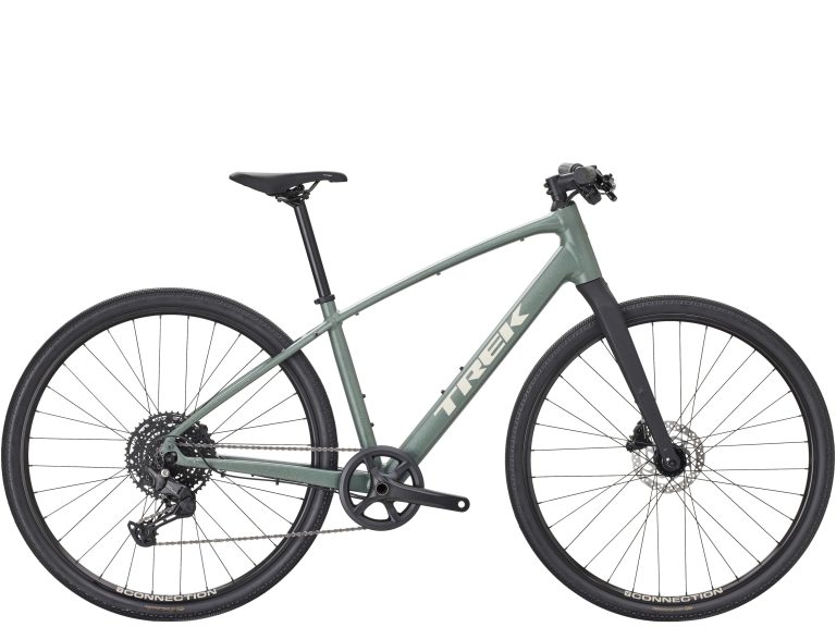 Trek FX Sport AL 3 (2026), VTC sportif à cadre aluminium et fourche carbone, vue de profil