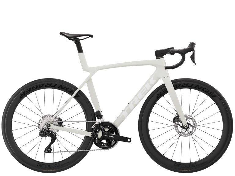 Trek Madone SL 6 8e génération, vélo de route aéro carbone en Shimano 105 Di2, vue de profil