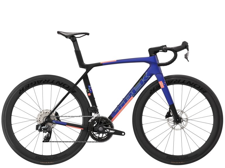 Trek Madone SL 6 AXS 8e génération, vélo de route aéro à cadre carbone et roues Aeolus Elite 50, vue de profil