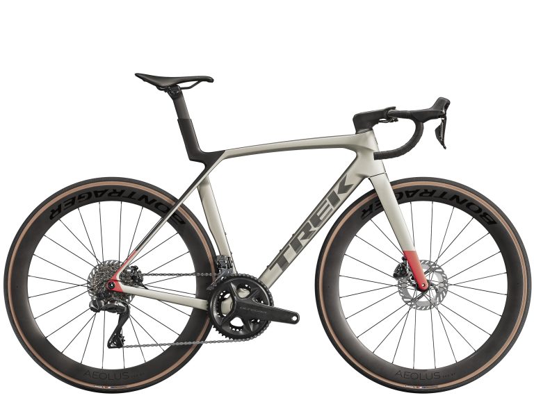 Trek Madone SL 7 8e génération 2025, vélo de route aéro carbone à roues Aeolus Pro 51, vue de profil