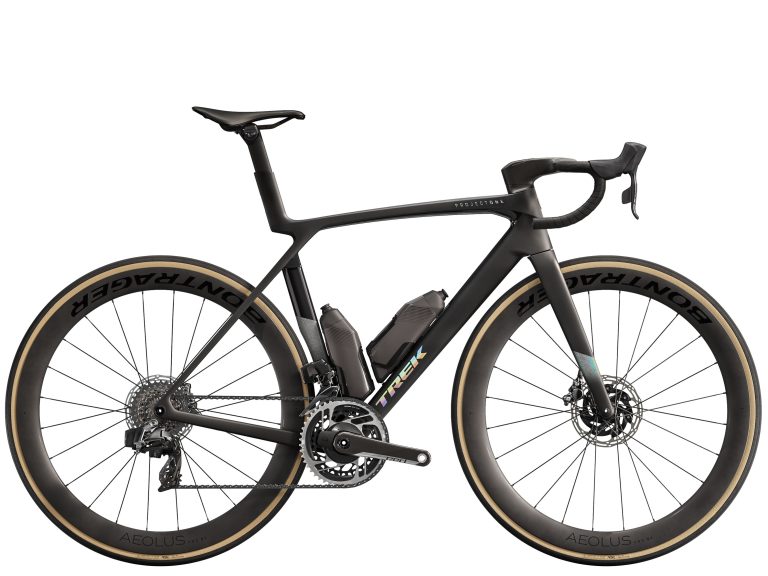 Trek Madone SLR 8 AXS 2025, vélo de route aéro en carbone OCLV série 900, vue de profil