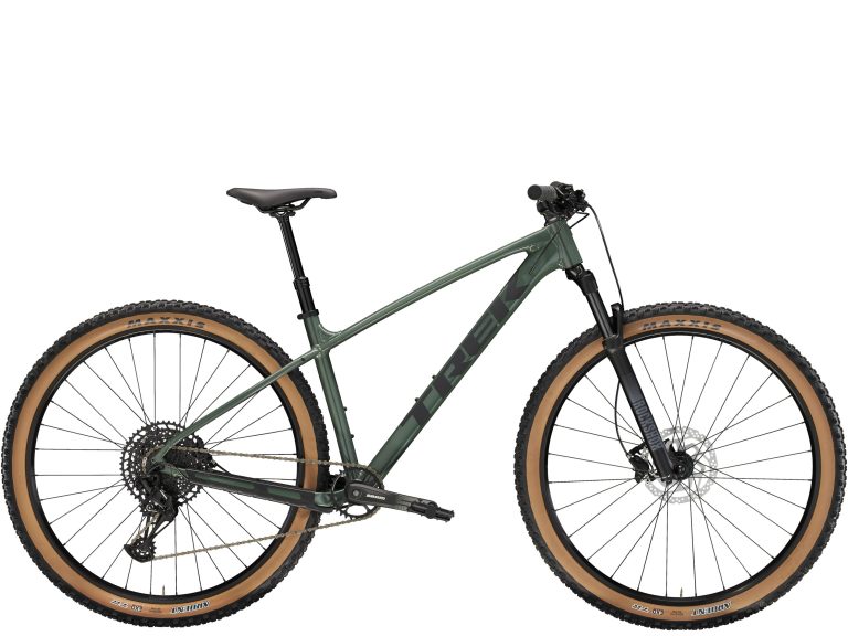 Trek Marlin 7 Gen 3 2024, VTT semi-rigide à cadre aluminium et transmission douze vitesses, vue de profil