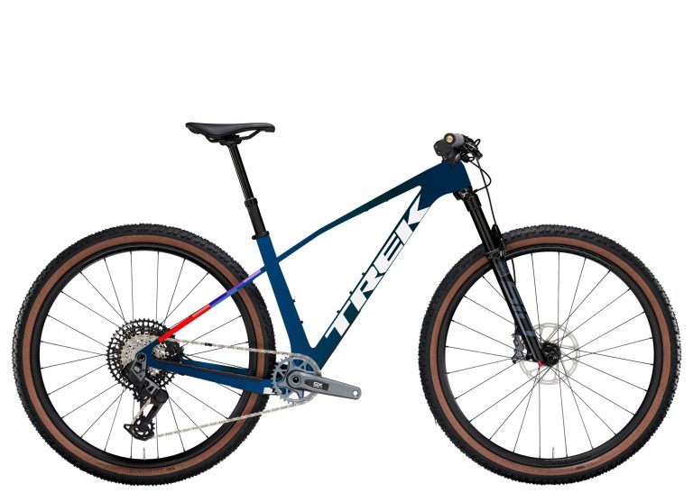 Trek Procaliber 9.7 3e génération 2026, VTT semi-rigide carbone OCLV, vue de profil