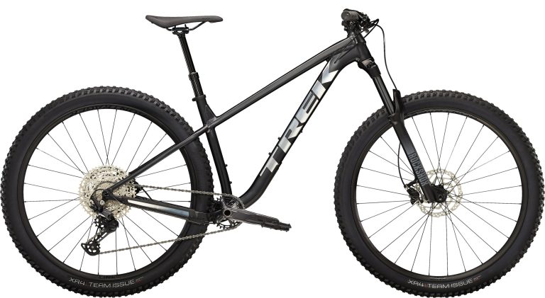 Trek Roscoe 7 2024, VTT semi-rigide de trail en aluminium à pneus larges, vue de profil