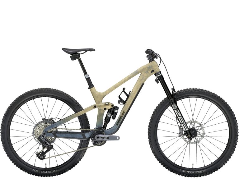 Trek Slash SE 2025, VTT d’enduro carbone à suspension RockShox Flight Attendant, vue de profil