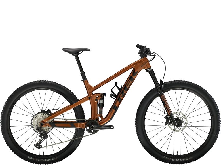 Trek Top Fuel 8 XT 2024, VTT tout-suspendu aluminium de trail, vue de profil