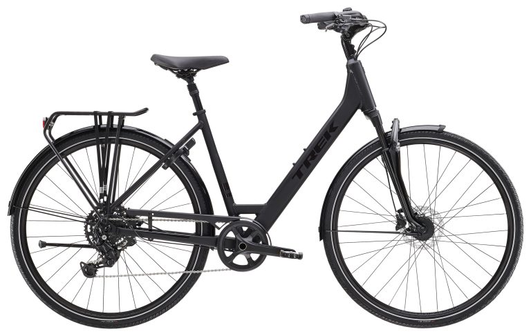 Trek Verve 3 Equipped Lowstep 2024, vélo de trekking à cadre bas et fourche suspendue, vue de profil