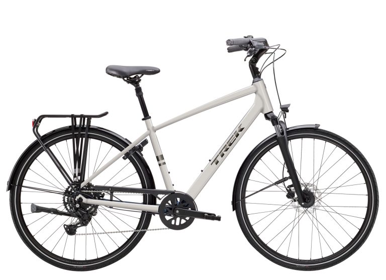 Trek Verve Equipped 2026, vélo de ville à cadre aluminium et moyeu dynamo, vue de profil