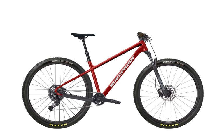 Nukeproof Tracker 290 en Shimano Cues, VTT semi-rigide aluminium en 29 pouces, vue de profil
