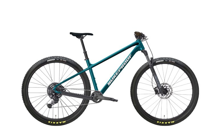 VTT Nukeproof Tracker 290 semi-rigide à cadre aluminium et fourche RockShox, vue de profil